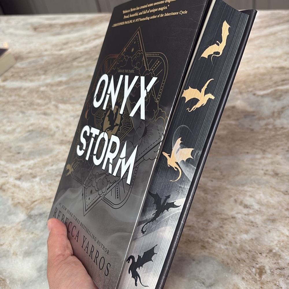 Onyx Storm - new & deluxe edition